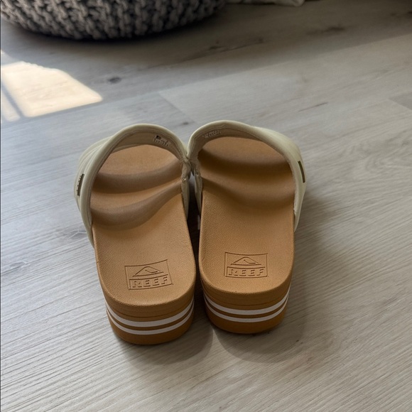 Reef Cream and Tan Cushioned  Comfort Slide Sandals Size 9 - Picture 5 of 13
